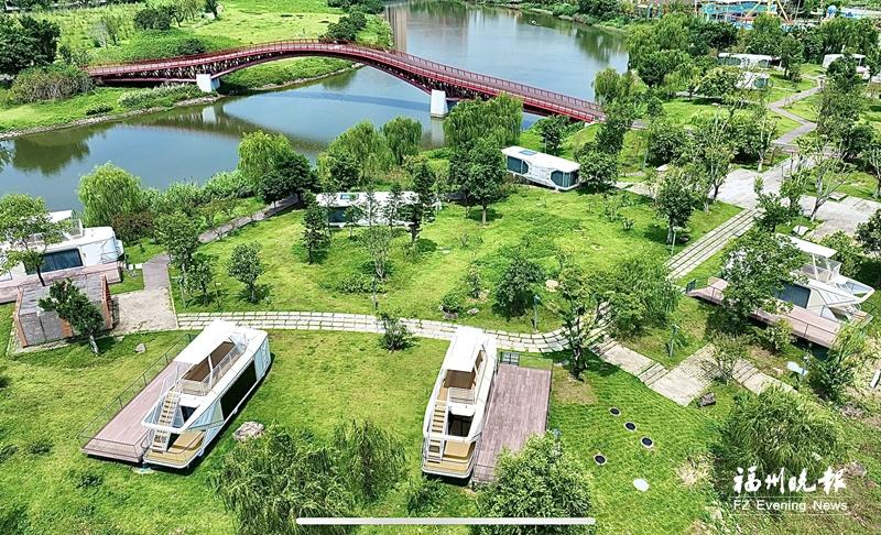 闽侯旗山湖公园：12座“太空舱”就位