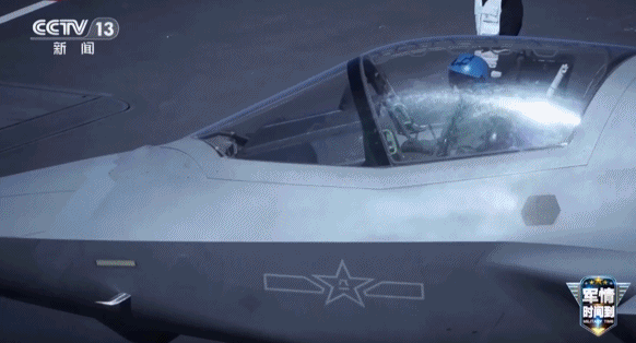 福建舰未来还会搭载哪些新型舰载机？专家解析