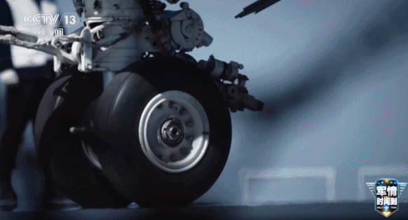 福建舰未来还会搭载哪些新型舰载机？专家解析