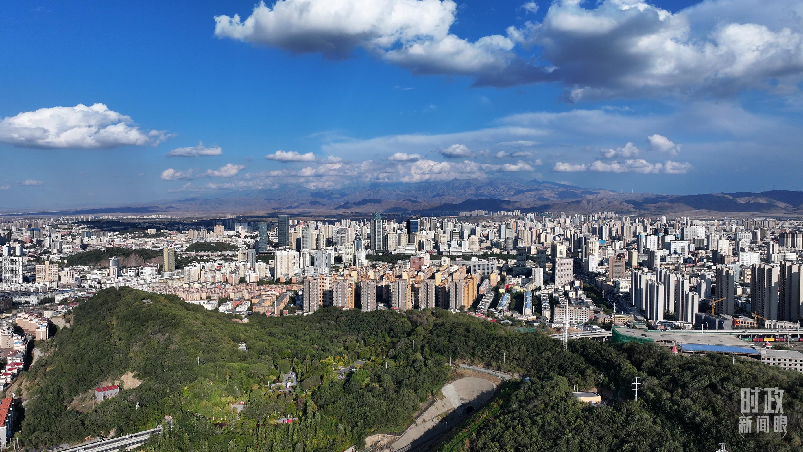时政新闻眼丨习近平出席庆祝大会，新疆之行蕴含深远考量