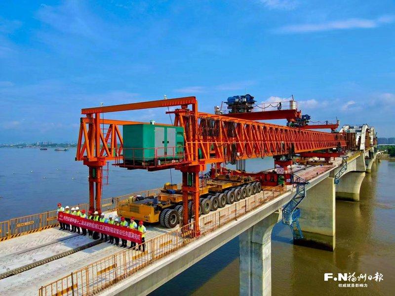 穿山跨江筑坦途 大道通衢向未来——滨海快线攻坚掠影