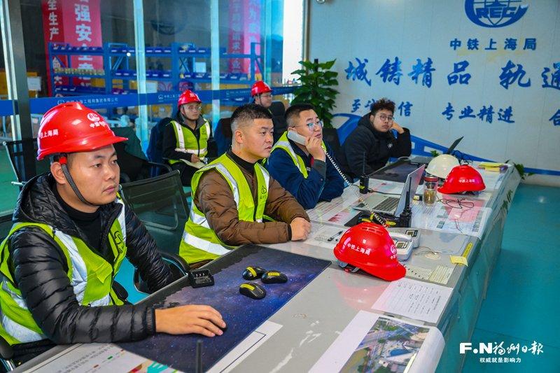 穿山跨江筑坦途 大道通衢向未来——滨海快线攻坚掠影