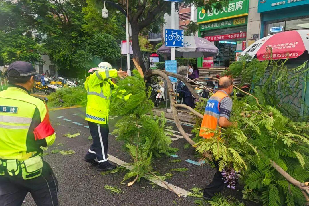 7分钟紧急救援！福州街头的这些瞬间太暖了！