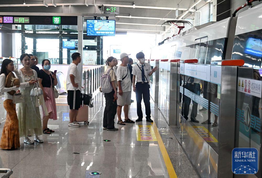 福州滨海快线列车开始载客运营