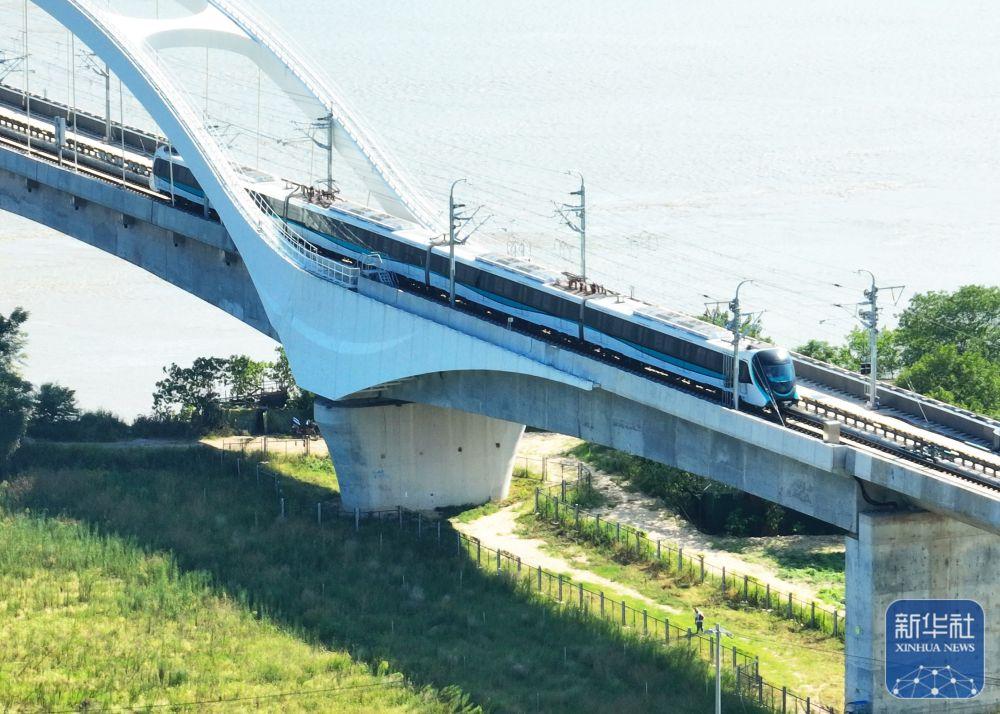 福州滨海快线列车开始载客运营