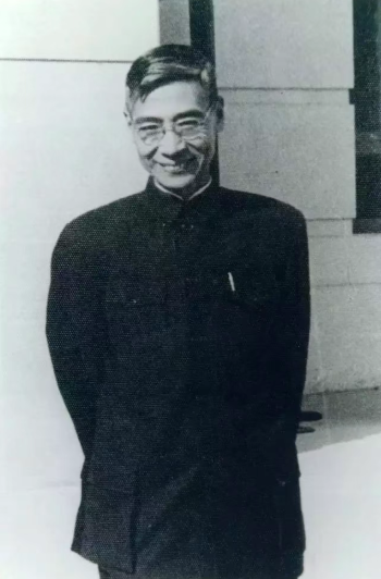 今天，致敬人民英雄！