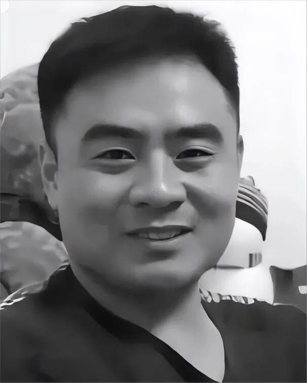 今天，致敬人民英雄！