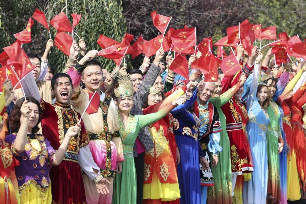 总书记新疆行 | 记者手记：时代面孔里的沧桑巨变