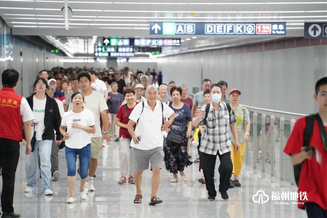 免费乘车！延时运营！假期乘地铁这些信息别错过→