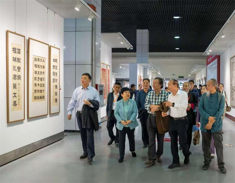 “笔墨端妍”陈吉书法艺术作品展在山东青州中晨美术馆开幕