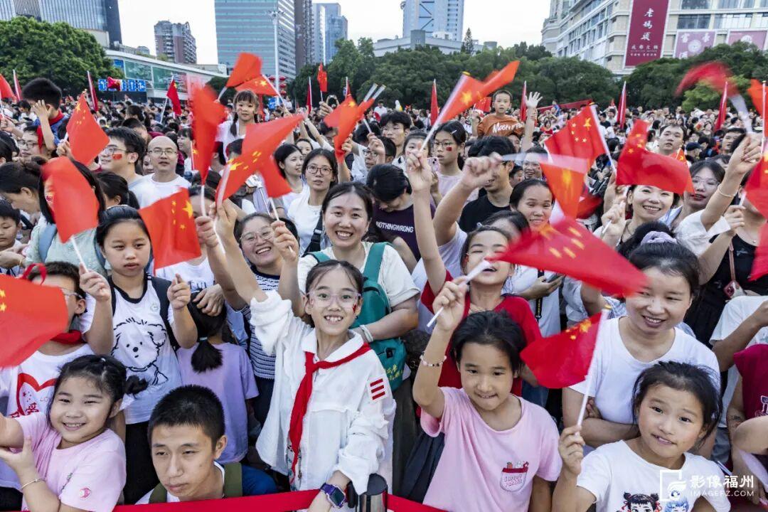 人潮涌动！今天，福州沸腾了！