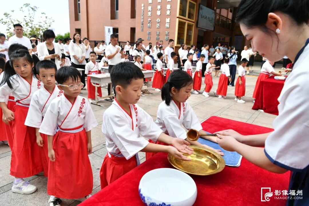 仪式感拉满！开启学子求学之路