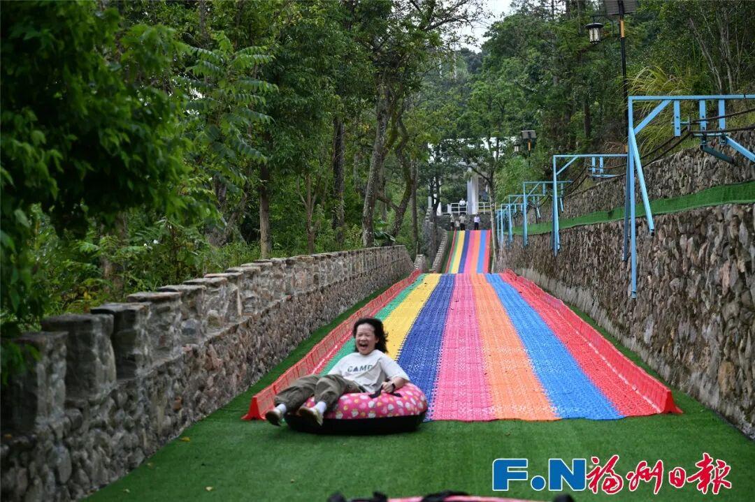 国庆长假第一天 福州掀起阵阵热潮