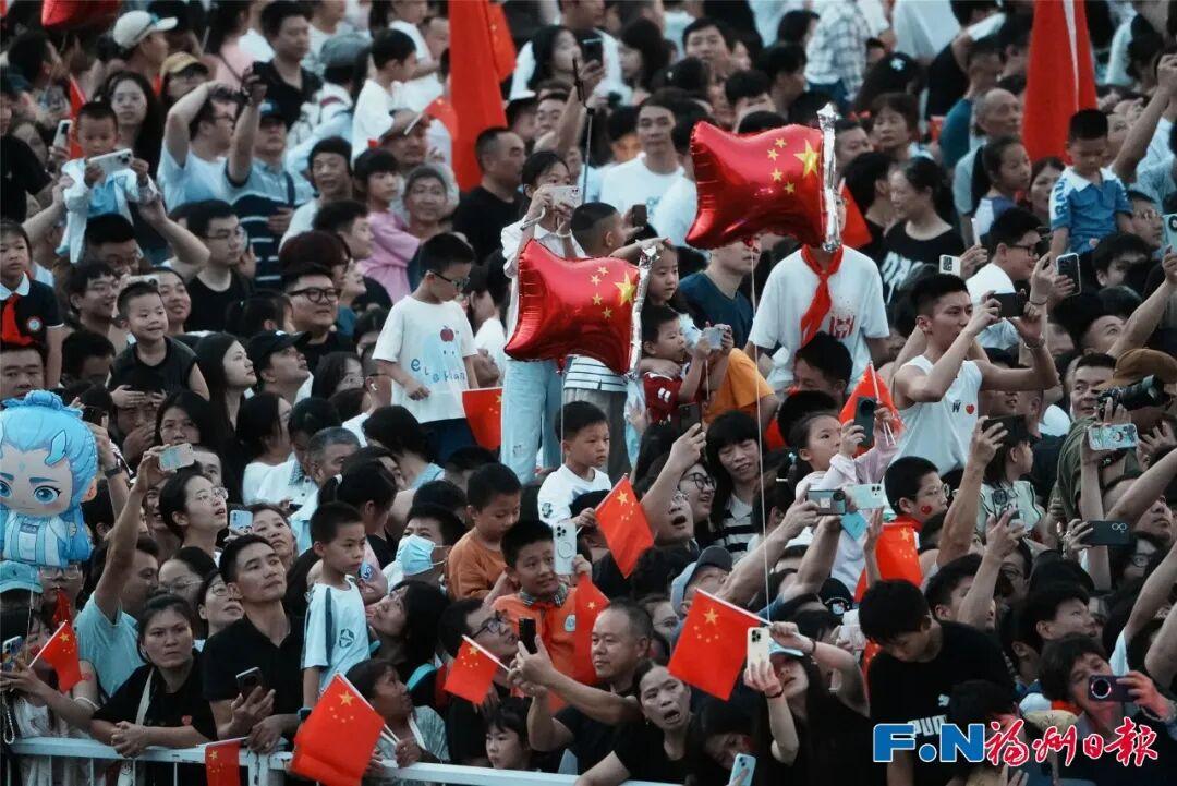 国庆长假第一天 福州掀起阵阵热潮