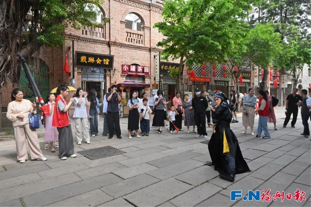 国庆长假第一天 福州掀起阵阵热潮