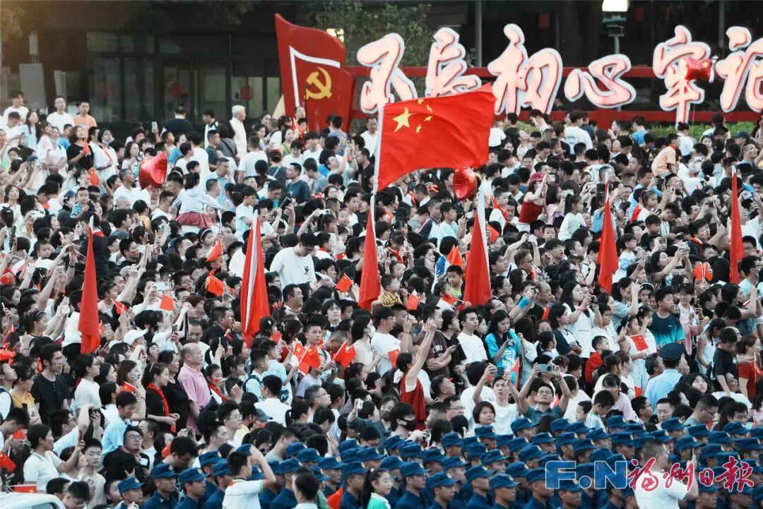 国庆长假第一天 福州掀起阵阵热潮
