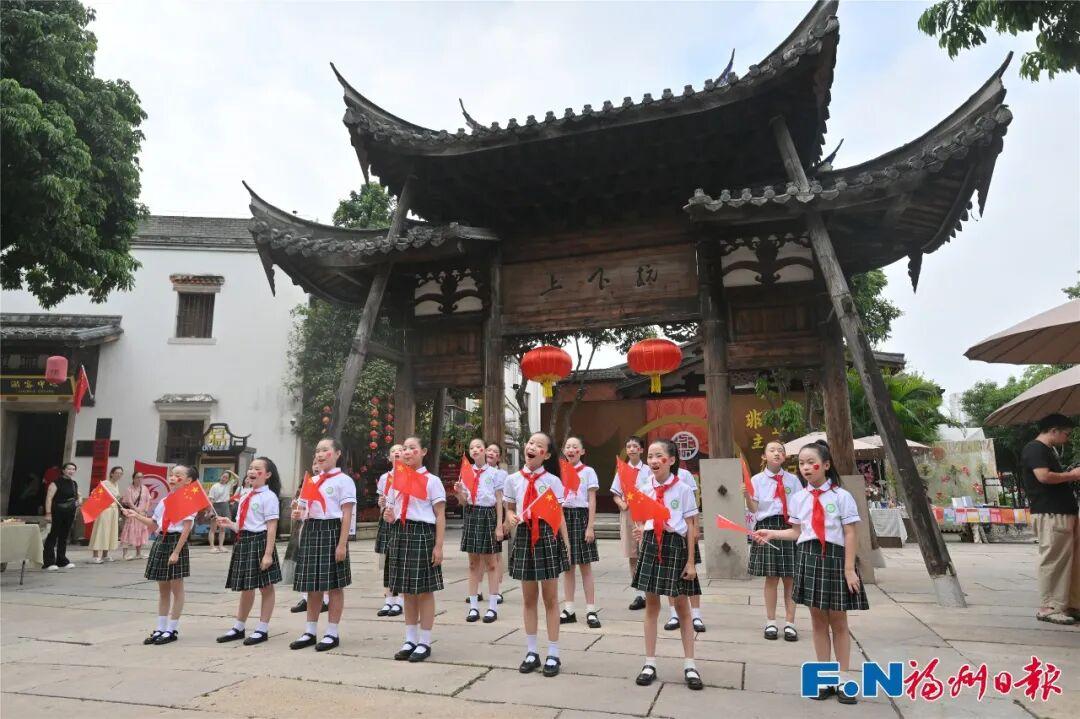 国庆长假第一天 福州掀起阵阵热潮