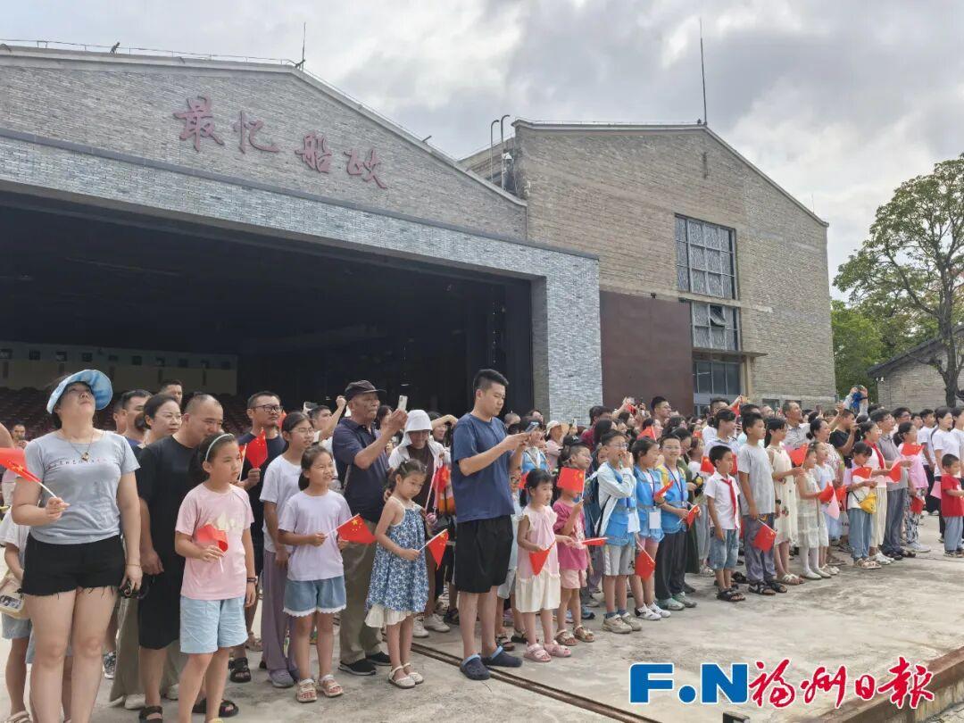 国庆长假第一天 福州掀起阵阵热潮