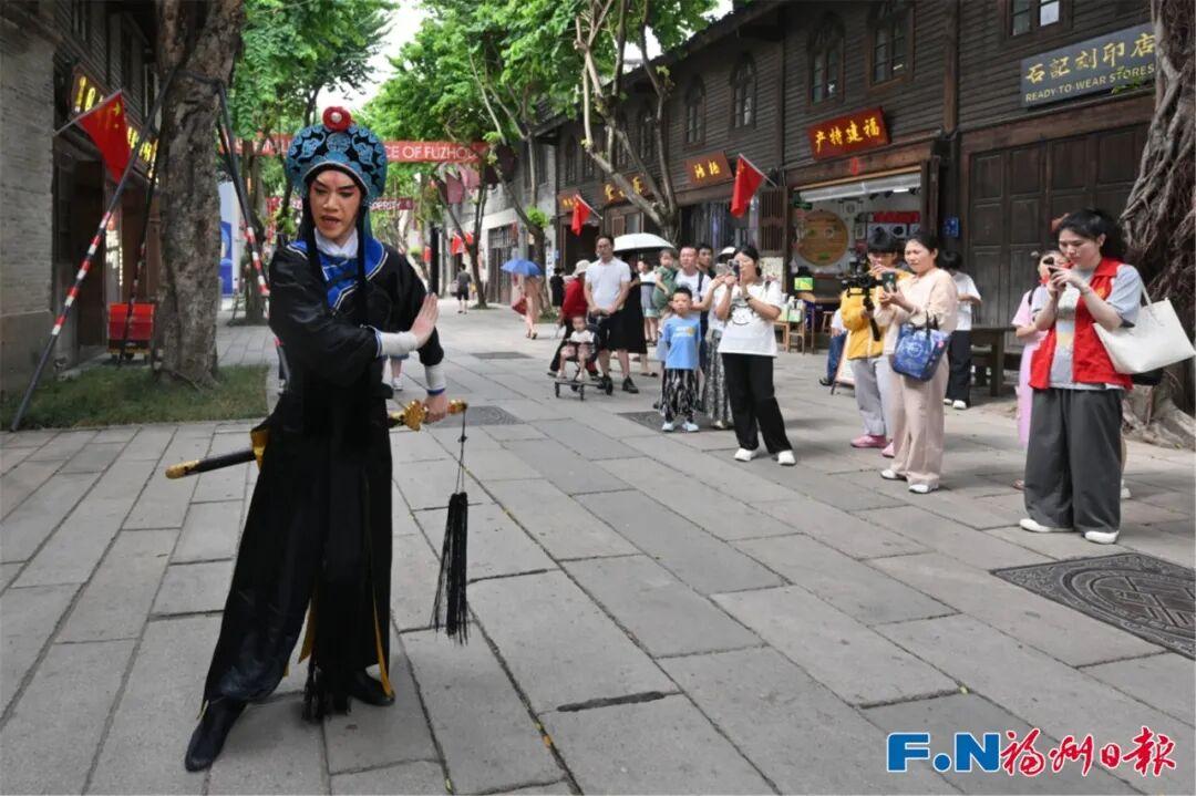 国庆长假第一天 福州掀起阵阵热潮