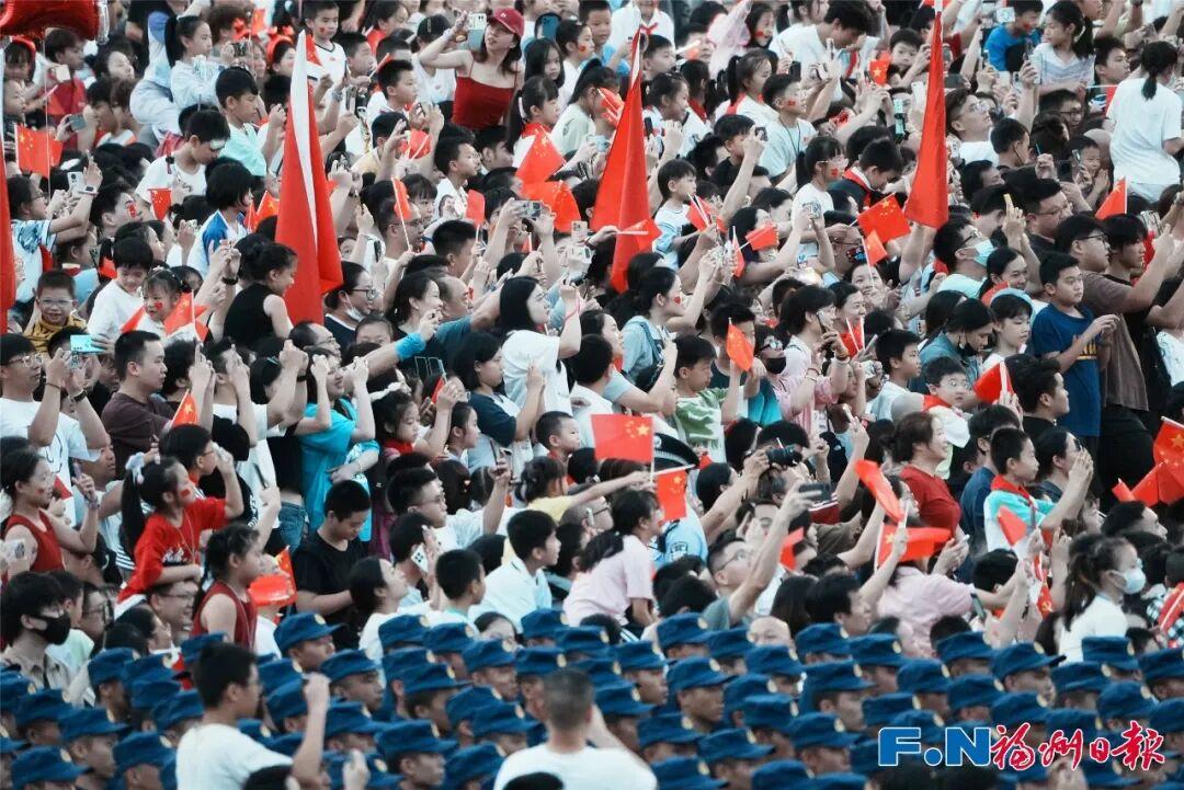 国庆长假第一天 福州掀起阵阵热潮