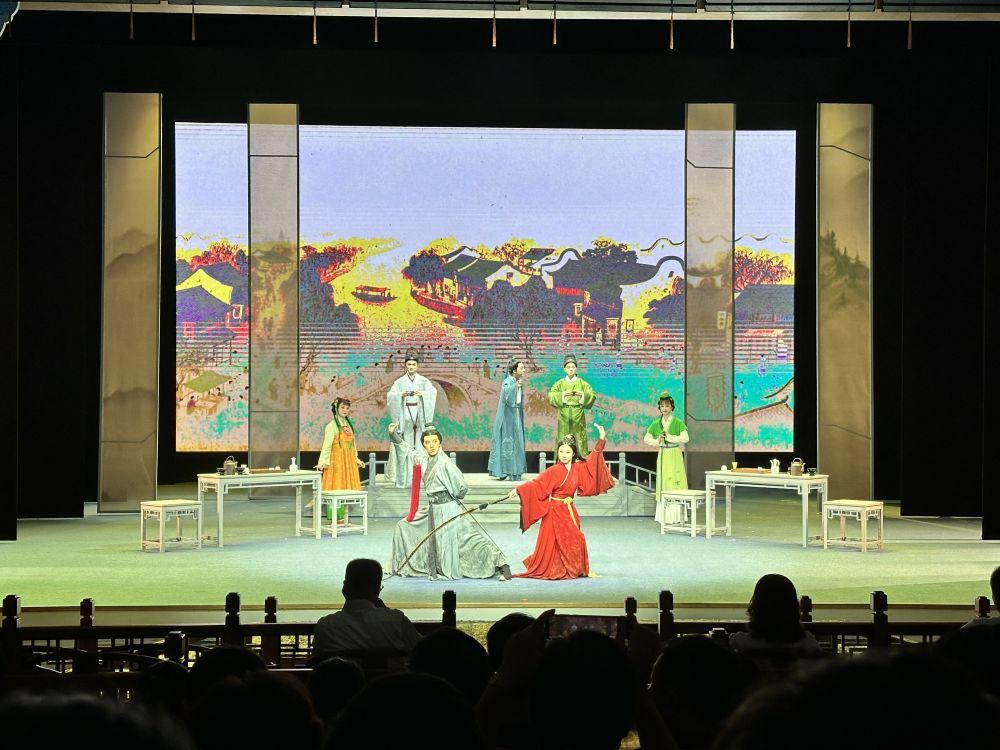 新华社：沉浸式新潮闽剧何以“有戏”——新生代主创玩转传统戏曲