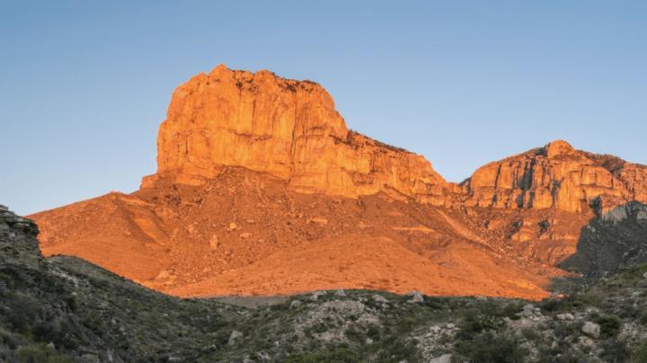 23岁网红攀岩时坠崖 直播间观众目睹