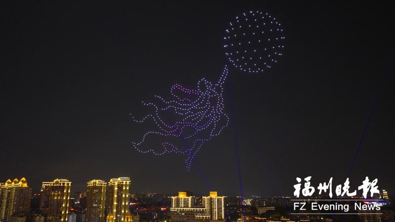 中秋中洲岛上空上演浪漫灯光秀