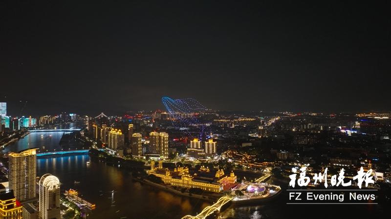 中秋中洲岛上空上演浪漫灯光秀