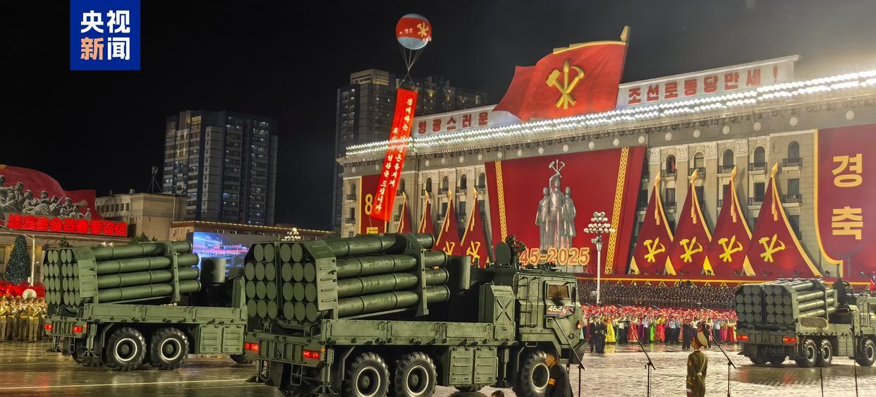 朝鲜举行盛大阅兵式