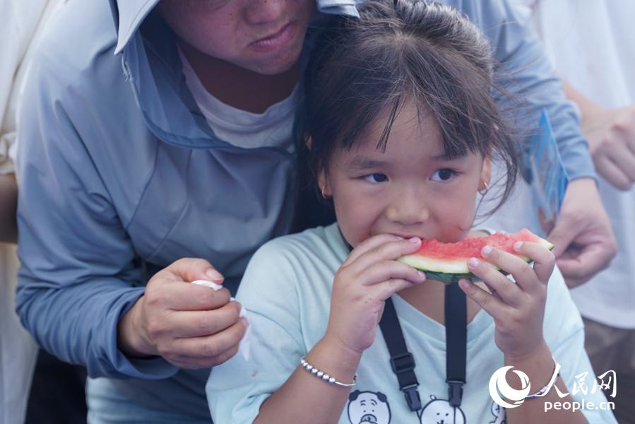 人民网探访福清“海味”农民丰收节：海岸边上卖渔获