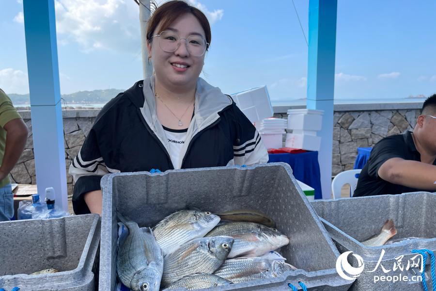 人民网探访福清“海味”农民丰收节：海岸边上卖渔获