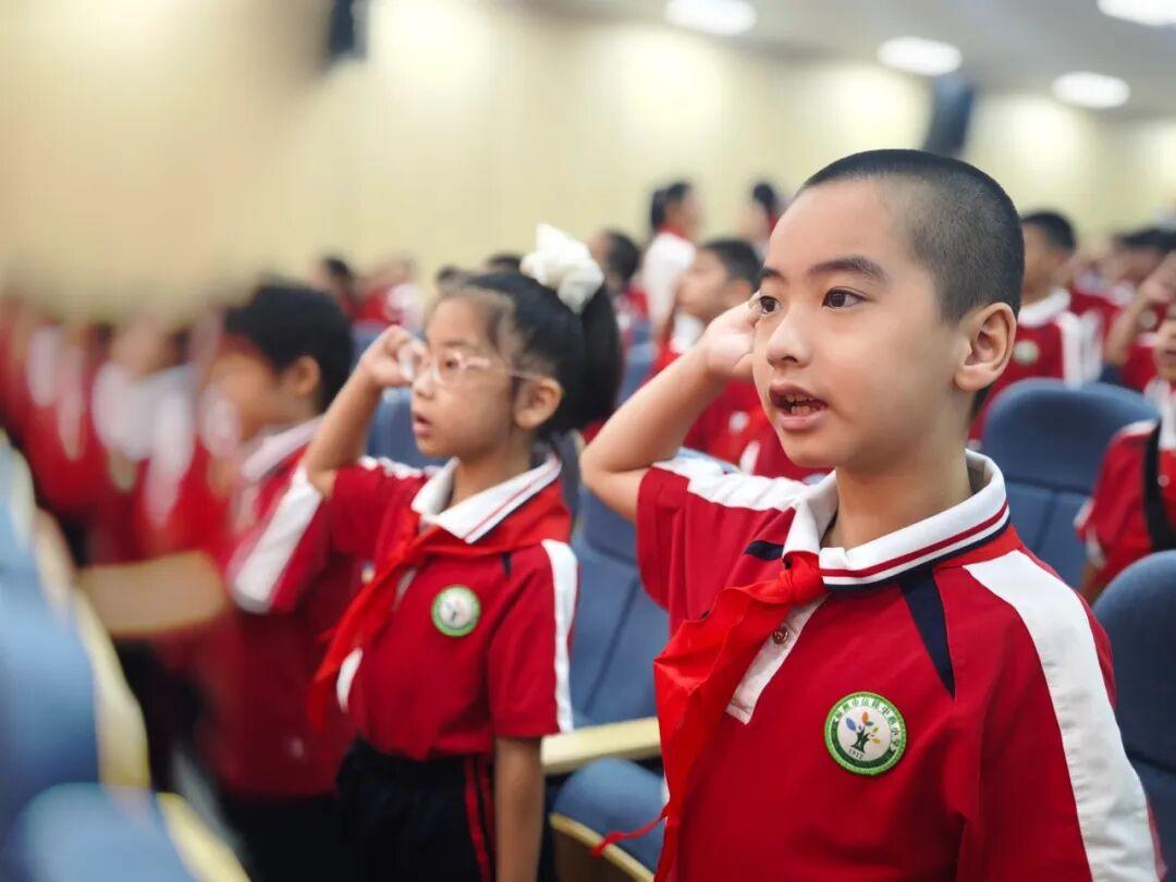 福州市岳峰中心小学2025年少先队建队纪念日主题活动举行