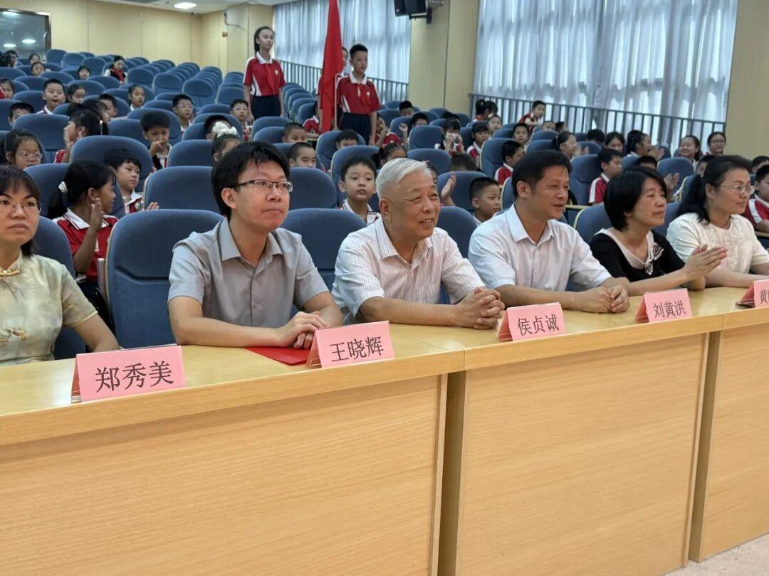 福州市岳峰中心小学2025年少先队建队纪念日主题活动举行