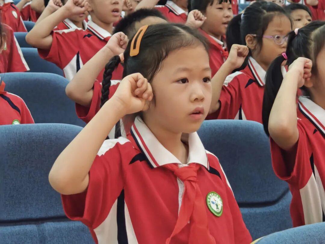 福州市岳峰中心小学2025年少先队建队纪念日主题活动举行