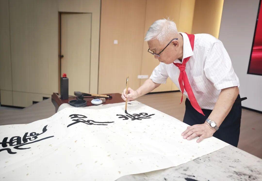 福州市岳峰中心小学2025年少先队建队纪念日主题活动举行