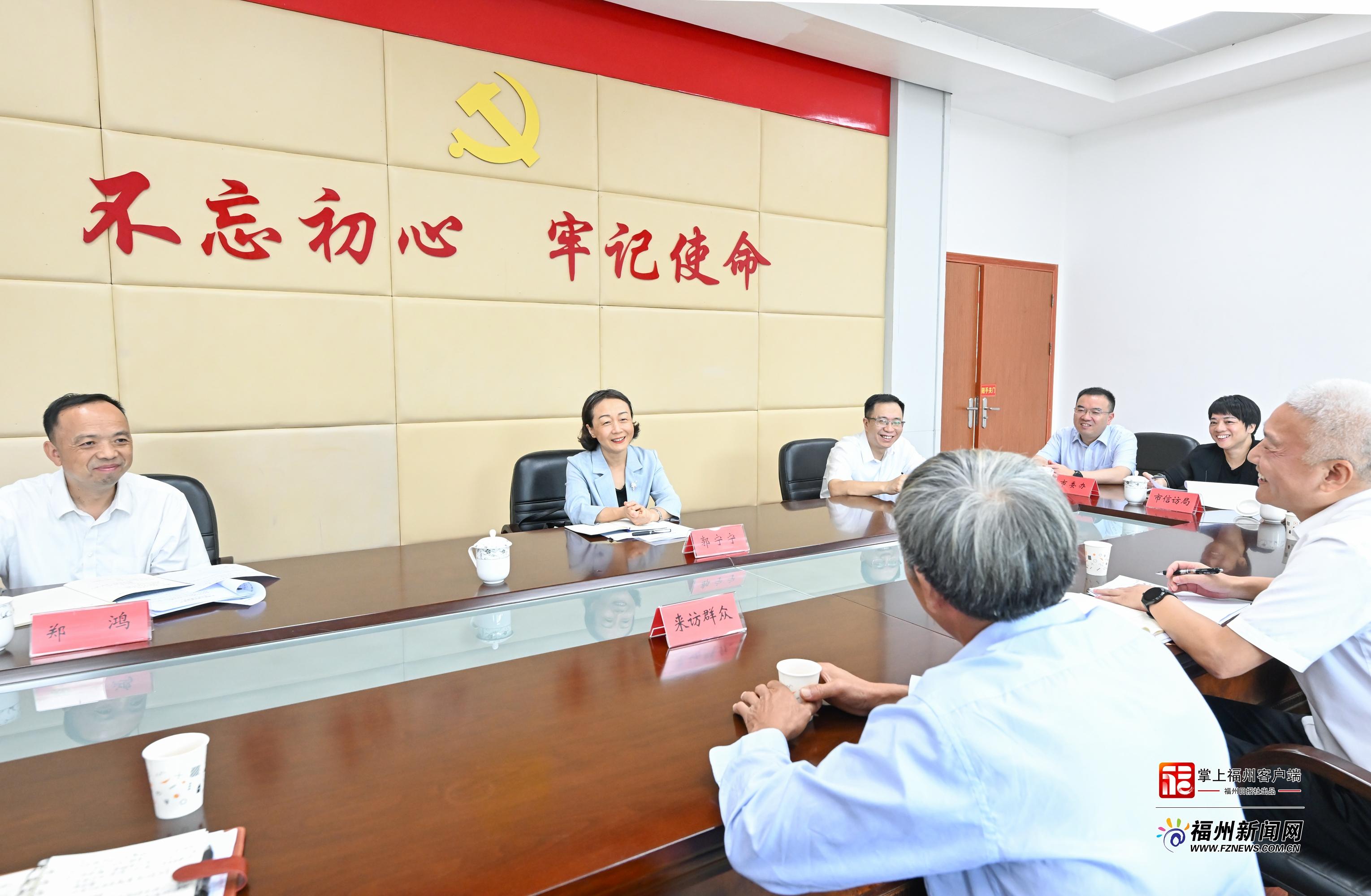 郭宁宁在福清市接待群众来访
