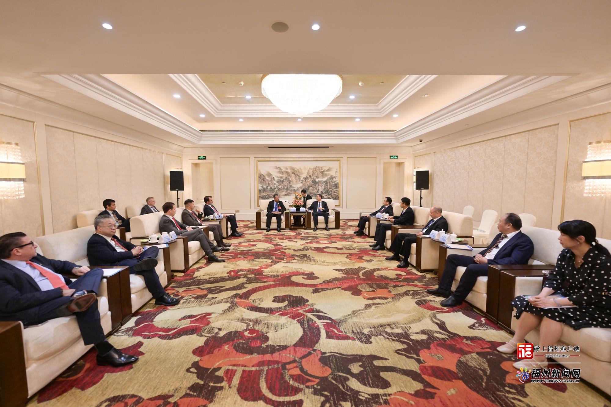 吴贤德与参加2025世界航海装备大会的外国驻华使节座谈交流 吴贤德与参加2025世界航海装备大会的外国驻华使节座谈交流