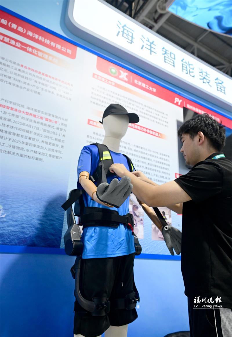 自动航行游船、两用救援车、外骨骼机器人……海装展“奇兵”集结