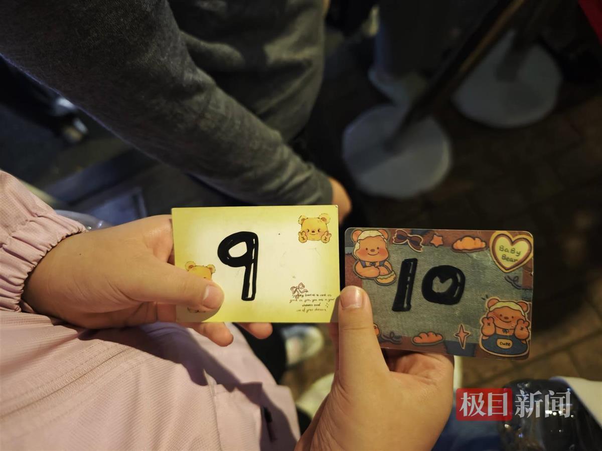 煎饼摊走红：顾客排队5小时舍不得吃