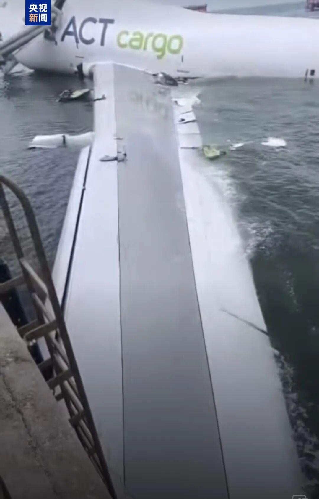 突发！香港一飞机冲出跑道坠海，地勤车被撞2人身亡