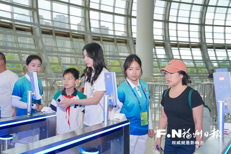 海纳百川 茉香沁人——2025世界航海装备大会志愿服务侧记