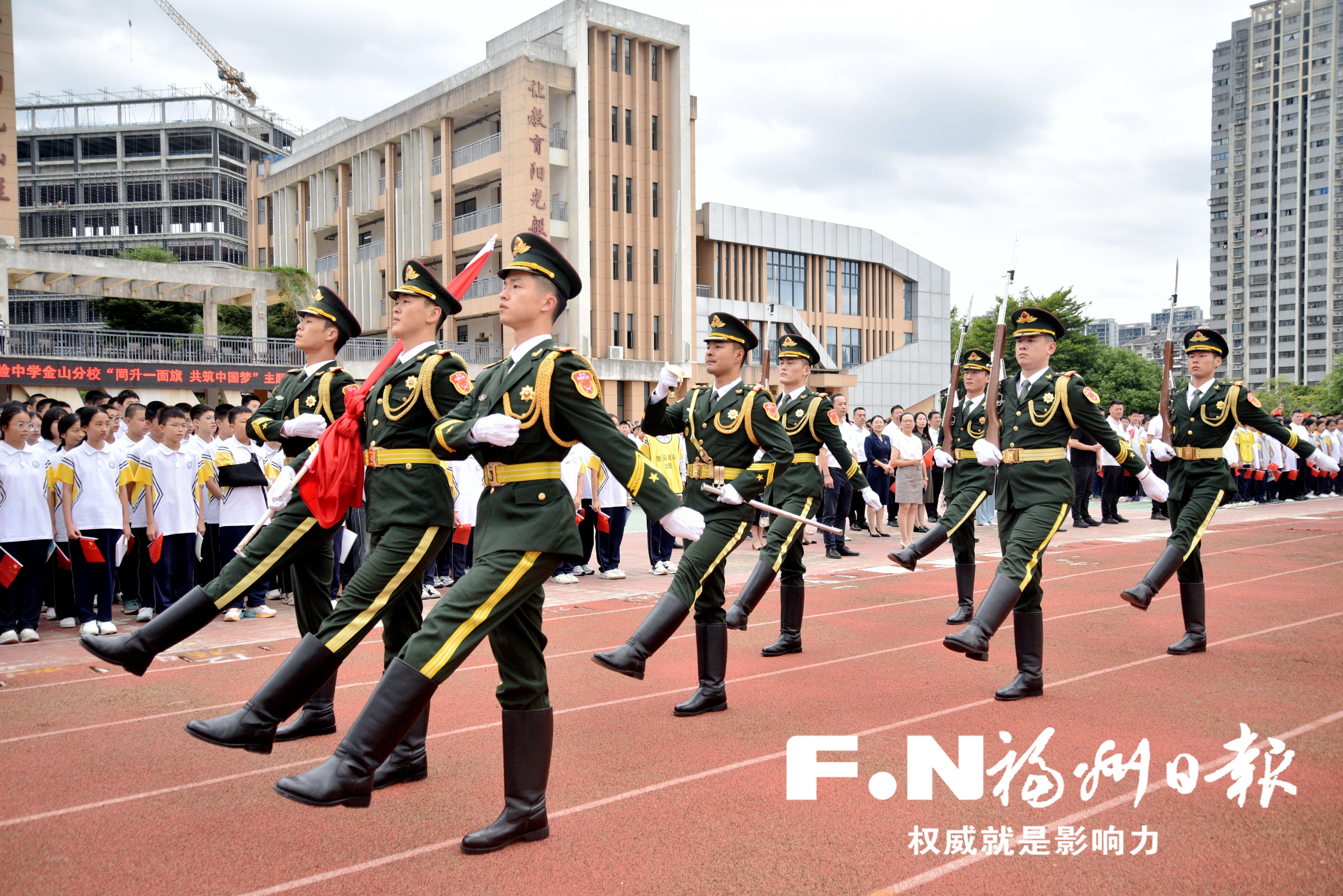 同升一面旗 共筑中国梦 原天安门国旗护卫队走进仓山校园