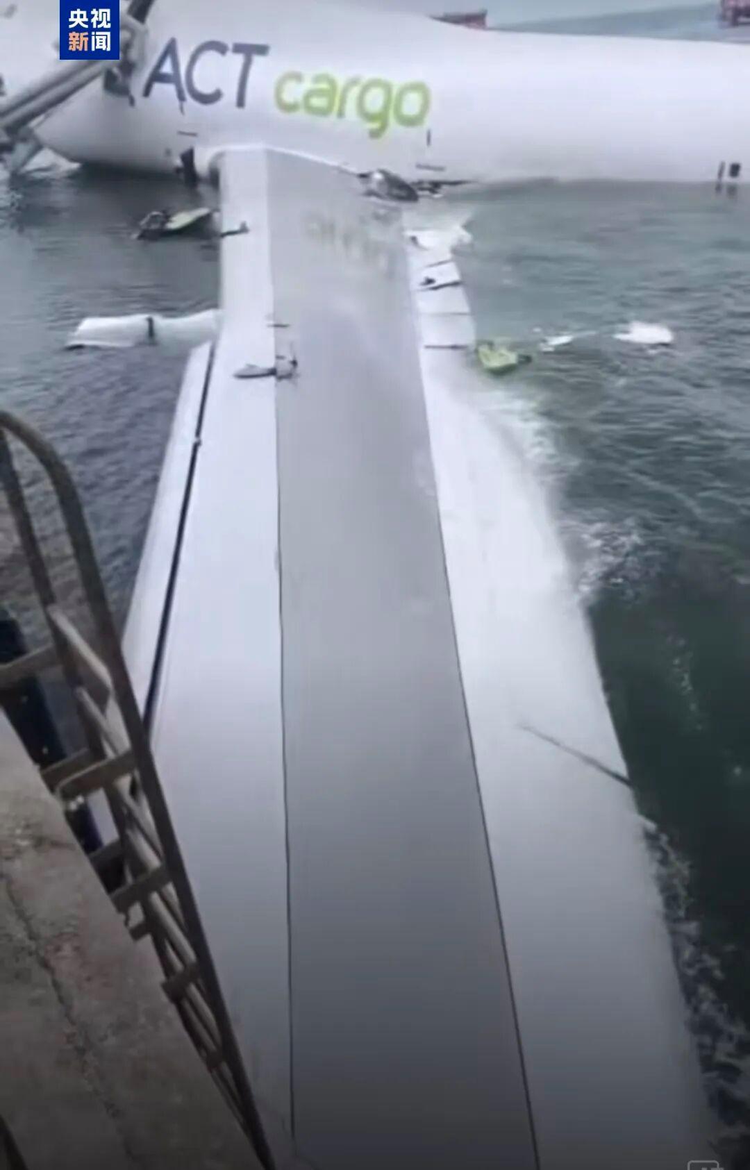 香港飞机坠海遇难者在水下7米被找到