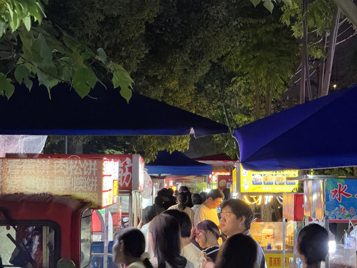 小伙辞去月薪8000元工作摆摊卖糍粑 日营收破千