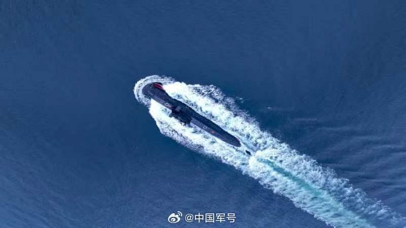 你的壁纸库又更新啦！潜艇训练硬核大片来了