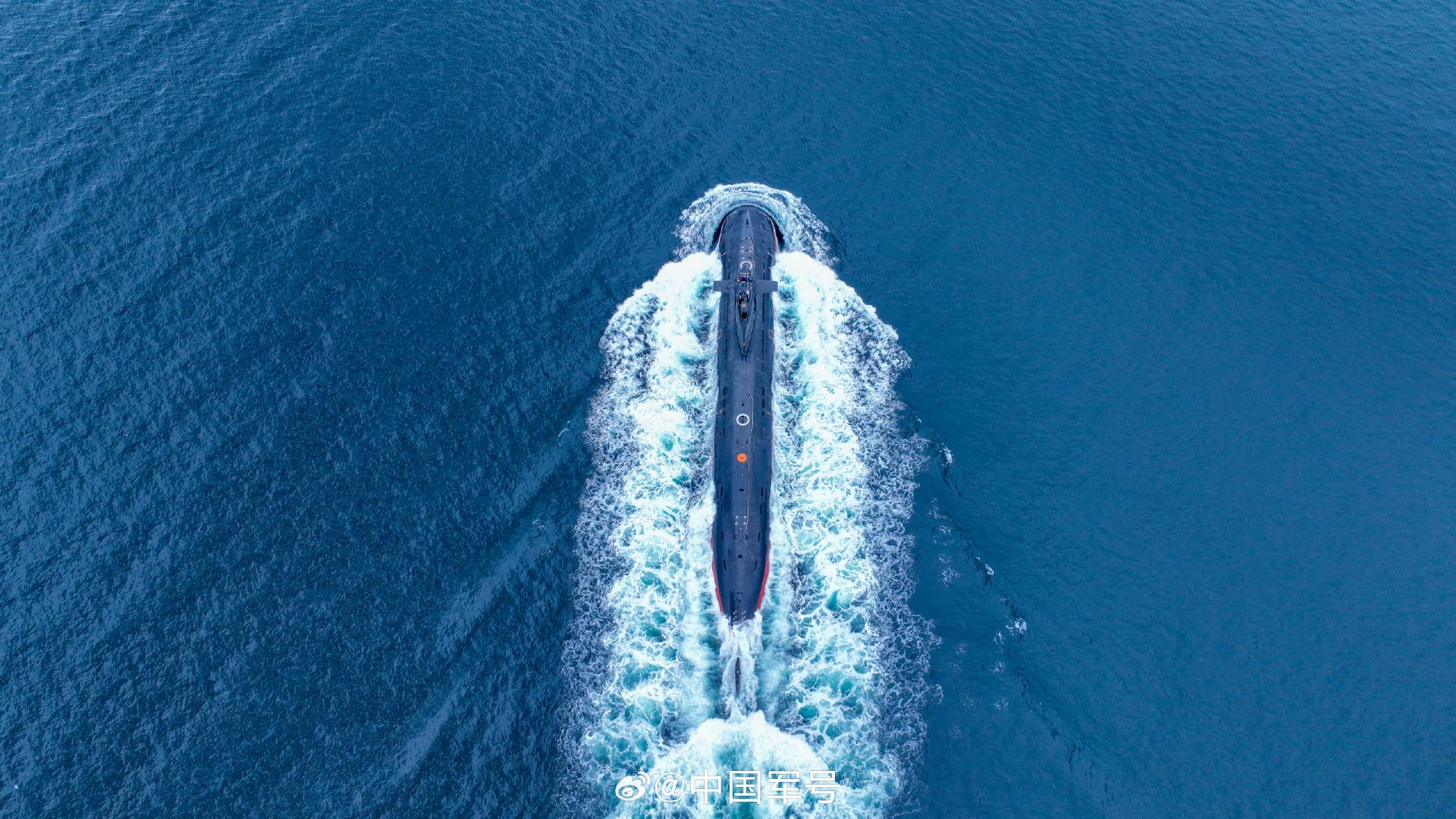 你的壁纸库又更新啦！潜艇训练硬核大片来了