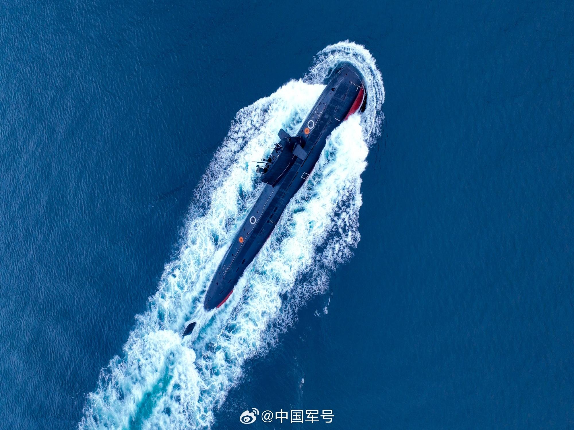 你的壁纸库又更新啦！潜艇训练硬核大片来了