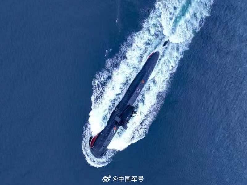 你的壁纸库又更新啦！潜艇训练硬核大片来了