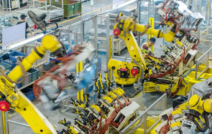 思想之光照亮奋进之路——以习近平同志为核心的党中央引领中国经济社会高质量发展迈向新境界