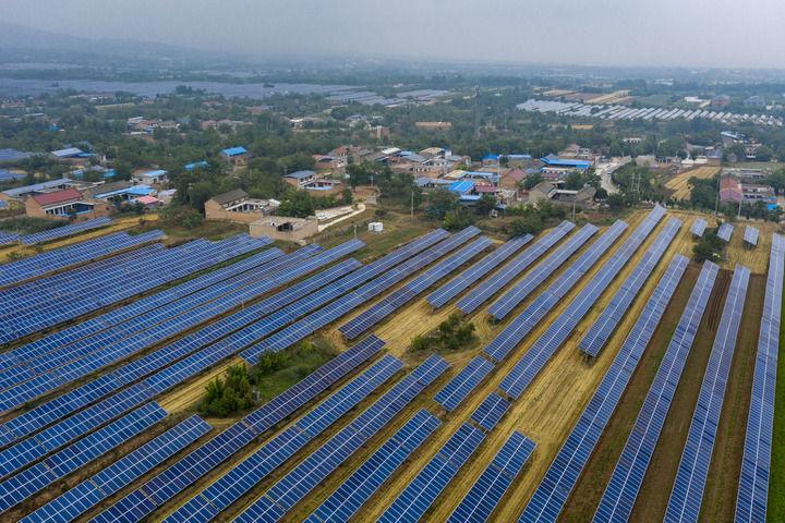 思想之光照亮奋进之路——以习近平同志为核心的党中央引领中国经济社会高质量发展迈向新境界